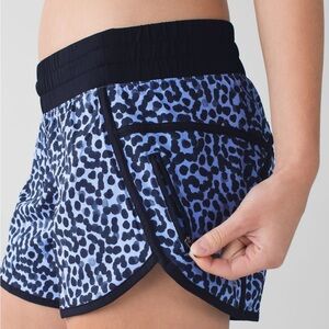 Lululemon Tracker Short III *4-way Stretch size 8